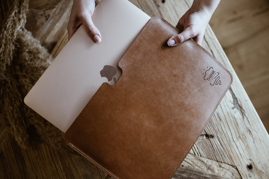 Skórzane etui na MacBook 16" Pro - jasny brąz-0